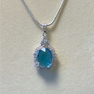 Elegant Blue and Silver Pendant Necklace